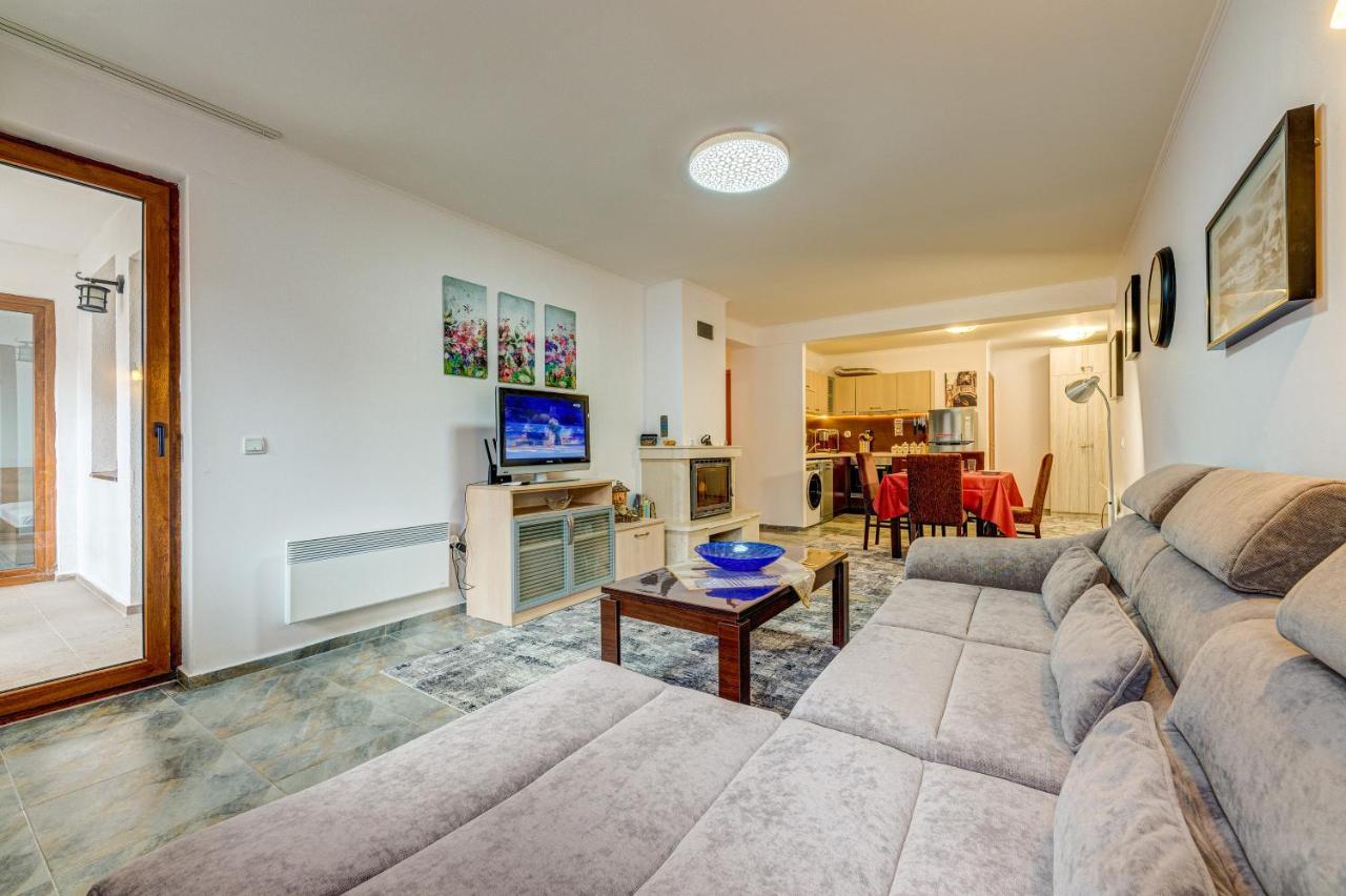 Bright And Spacious 2-Bdr Apartment With Balcony By Flat Mаnager Παμπόροβο Εξωτερικό φωτογραφία